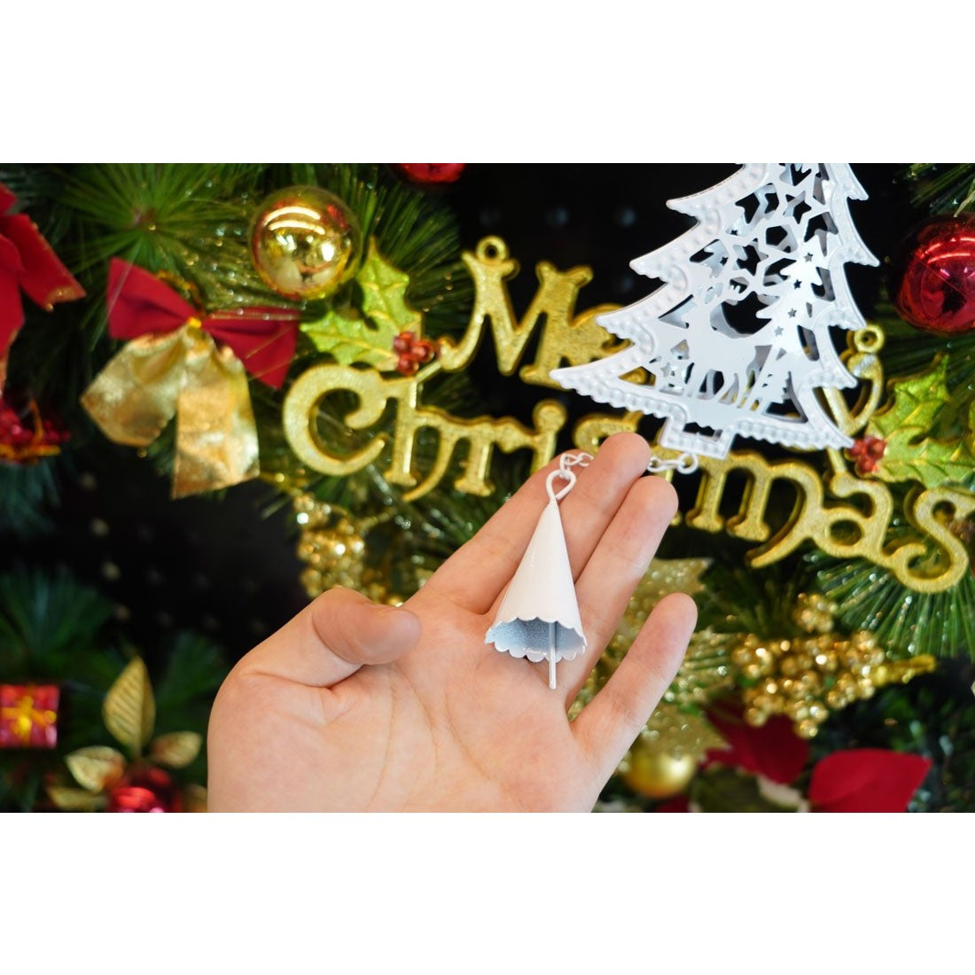 Ornament de brad pom de craciun, Vivimall, alb, metal, 20 cm - vivimall.ro