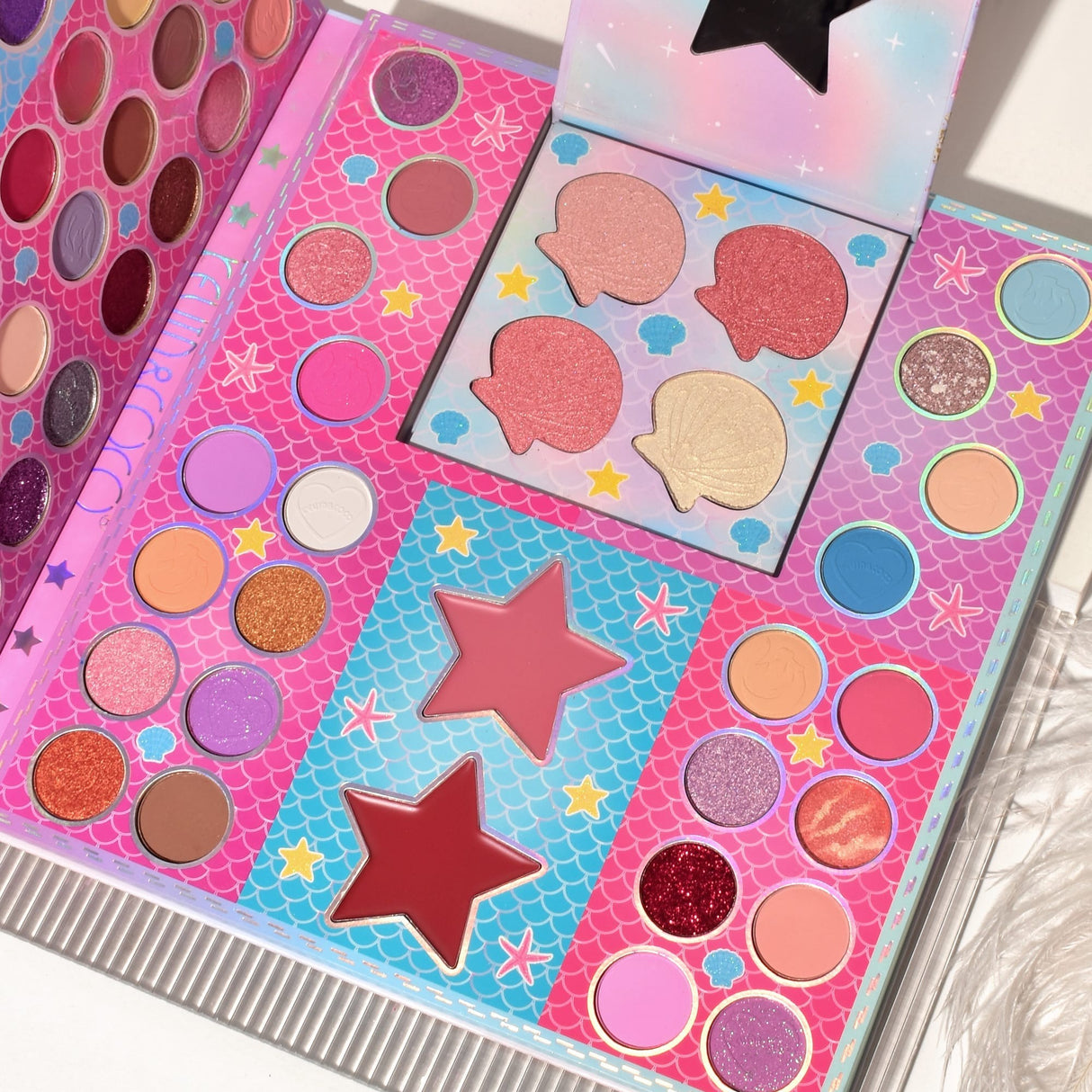 Trusa de Machiaj, KEVIN & COCO, Mermaids, 86 culori, 23.5 x 25 x 2.1 cm - vivimall.ro