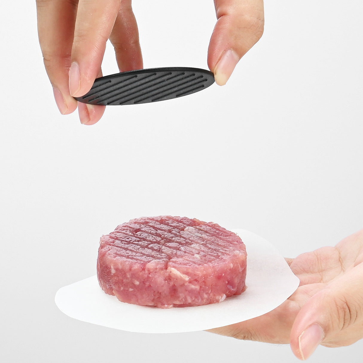 Presa Dubla Pentru Hamburgeri 2 In 1, Forma Si Presa, Doua Dimensiuni, Cu Maner, Usor De Curatat Si Folosit, Material Abs, 100 De Foi Hartie De Copt Incluse, 13X13.5X7 Cm, Fara Lipire, Neagra - vivimall.ro