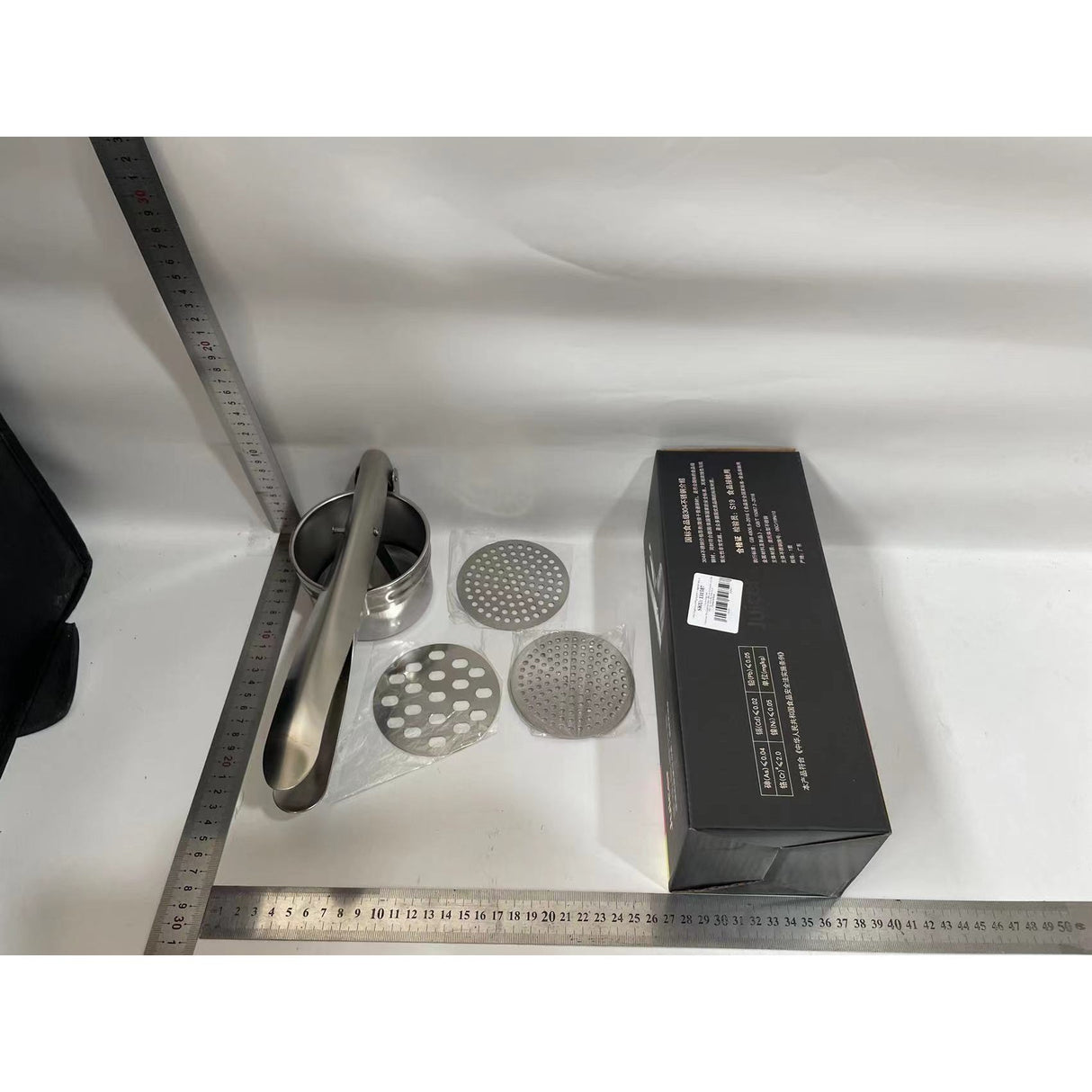 Presa Storcator pentru Fructe si Legume, Vivimall, Zdrobitor Manual, Inox, 3 Discuri Interschimbabile, Usor de Stors si de Curatat, Ergonomic, 26.5 x 9.8 x 9.5 cm Argintiu - vivimall.ro