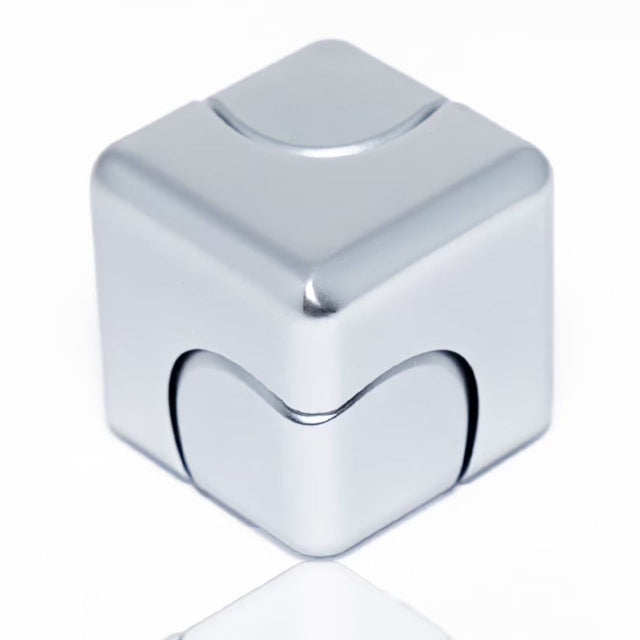 Fidget Spinner cub metalic Flippy 2-în-1, aliaj zinc gri deschis, vedere frontală, 2.9x2.9 cm