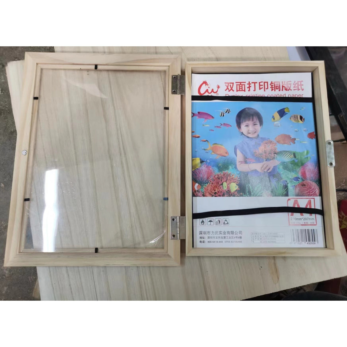 Rama Cutie pentru Foto si Cutie, Vivimall, din Lemn, cu Spatiu Pentru Depozitare, Pentru Desene si Picturi A4, Sticla Securizata, 35 x 26 x 4 cm, 530 g, Maro Lemn - vivimall.ro