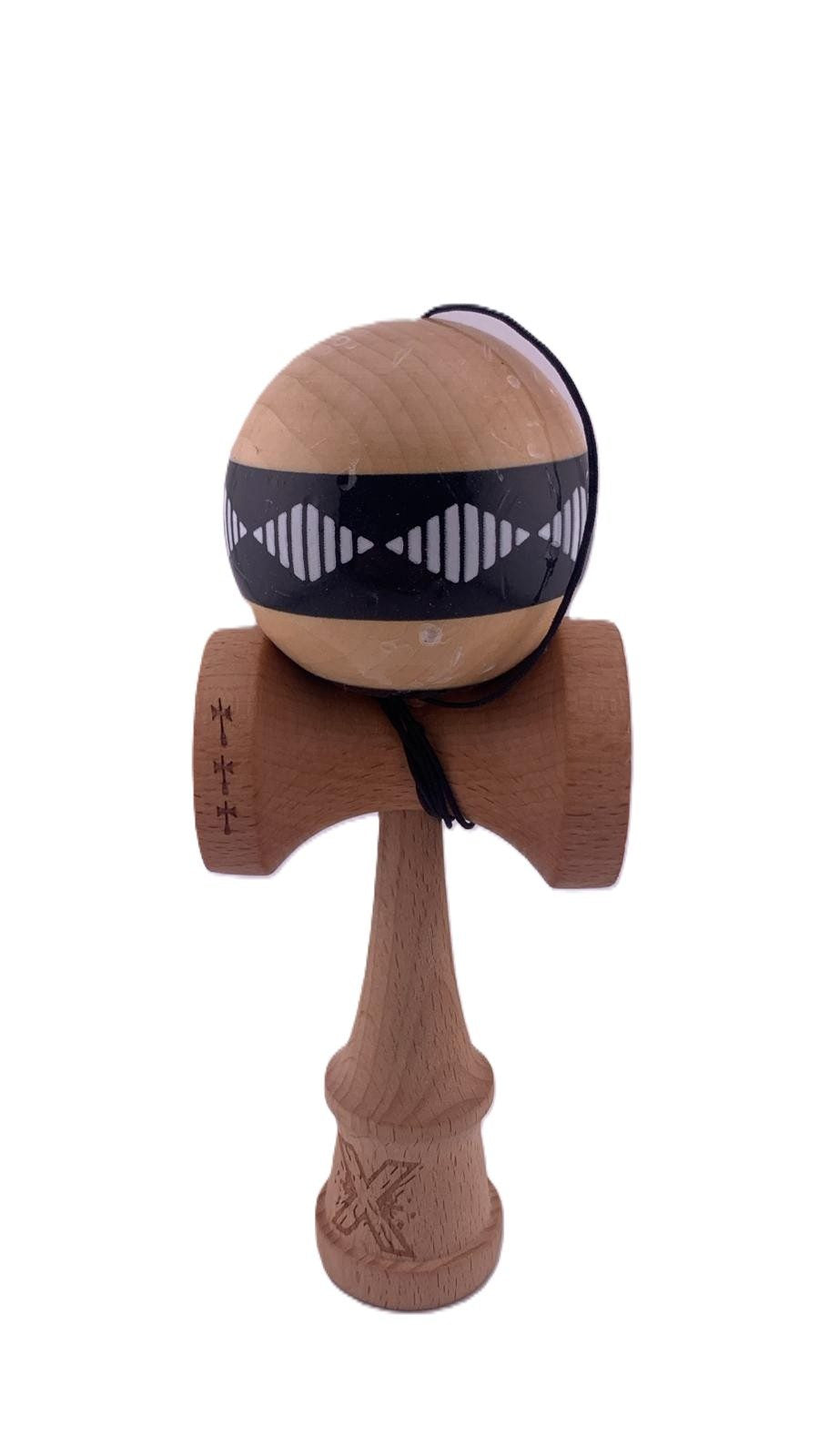RESIGILAT - Kendama X FREQUENCY Originala, Profesionala, Flippy, Big Cups V2, Super Sticky cu Cupe Mari, Rulment Metalic, din lemn 18 cm, Ata 55 cm, Negru/Maro - vivimall.ro