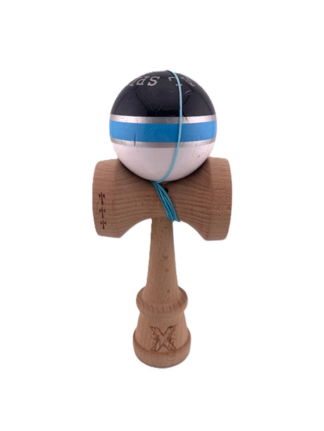 RESIGILAT2 - Kendama X Originala ROYAL SPIKE, Profesionala, Flippy, Cupe Mari KING SIZE V3, Super Sticky, Gaura in Baza, Rulment Metalic, din lemn 18 cm, Ata 62/65 cm, Inel Albastru Deschis