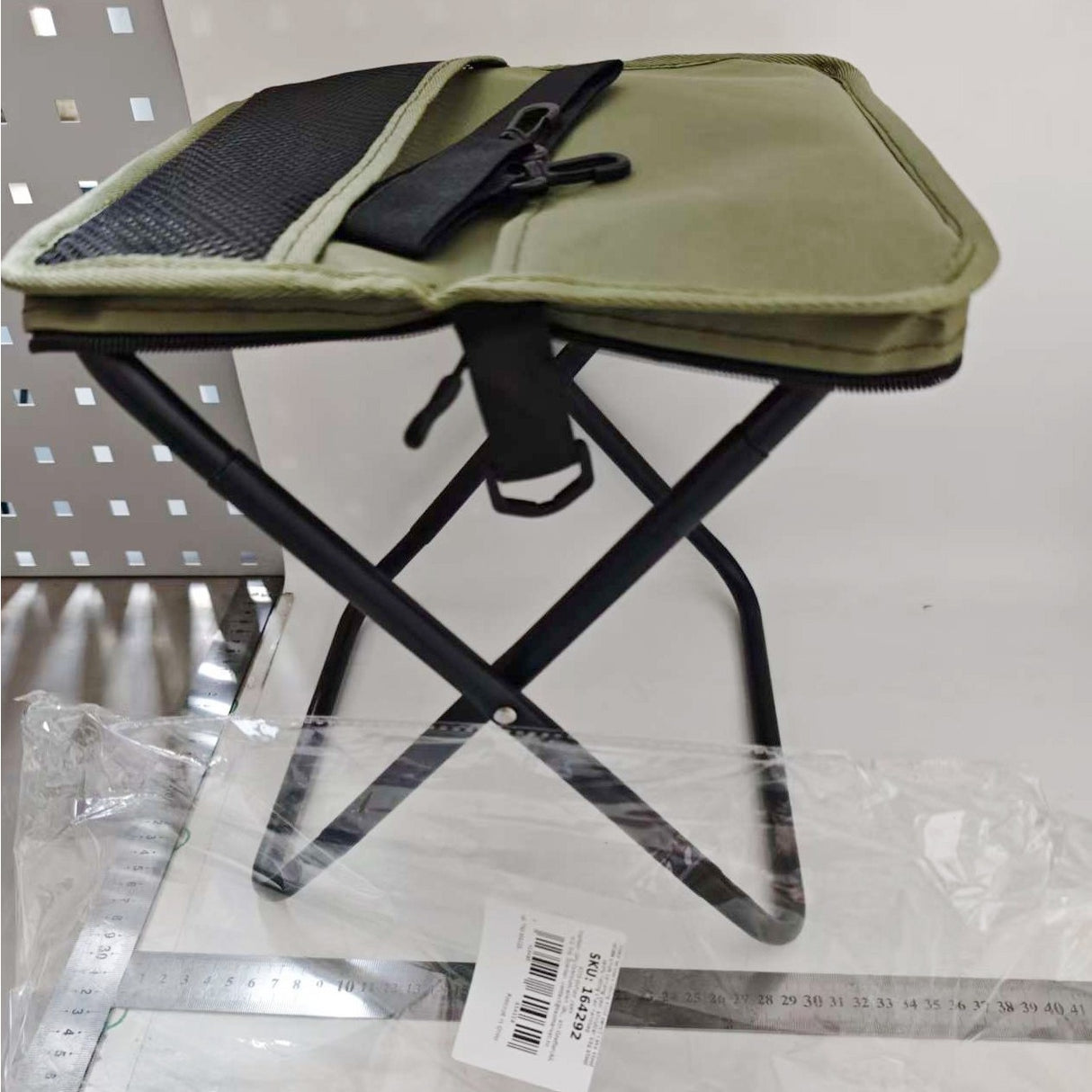 Scaun Taburet Pliabil pentru Camping, Vivimall, pentru Adulti, Scaun Portabil, Pescuit, din Panza Oxford si Cadru Metalic, Mare 31 x 29 x 25 cm, Verde - vivimall.ro