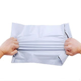 Set 100 Pungi Curierat Autoadezive pentru Ambalare Colete, Rezistente la Transport, Grosime 50 Microni, Alb la Exterior si Negru la Interior, 350x 400x 40 mm