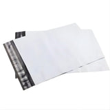 Set 100 Pungi Curierat Autoadezive pentru Ambalare Colete, Rezistente la Transport, Grosime 50 Microni, Alb la Exterior si Negru la Interior, 350x 400x 40 mm