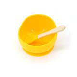 Set 2 piese diversificare bebelusi si copii din silicon Vivimall, bol cu ventuza, lingurita din lemn si silicon, pentru gustari, fara alergeni, galben - vivimall.ro