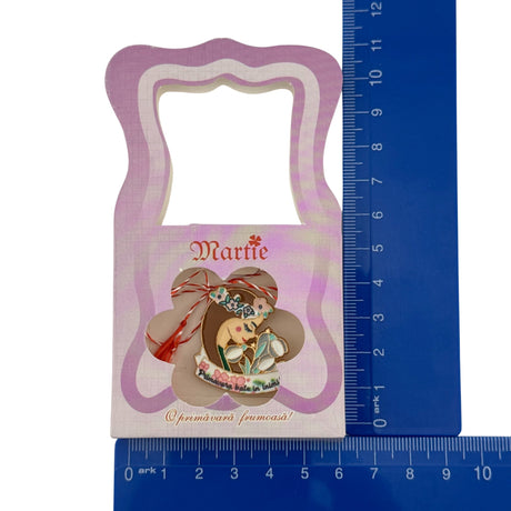 Ambalaje carton mărțișoare model gentuță lila, detaliu design decorativ și formă
