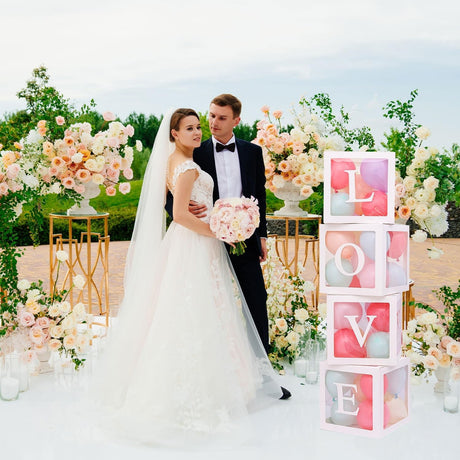 Set 4 Cutii pentru Baloane, Vivimall, Model Scris Love, Tematica Iubire, Cuburi Decorative din Plastic, Accesorii pentru Petrecere, 30 x30 cm, Transparente Contur Alb - vivimall.ro