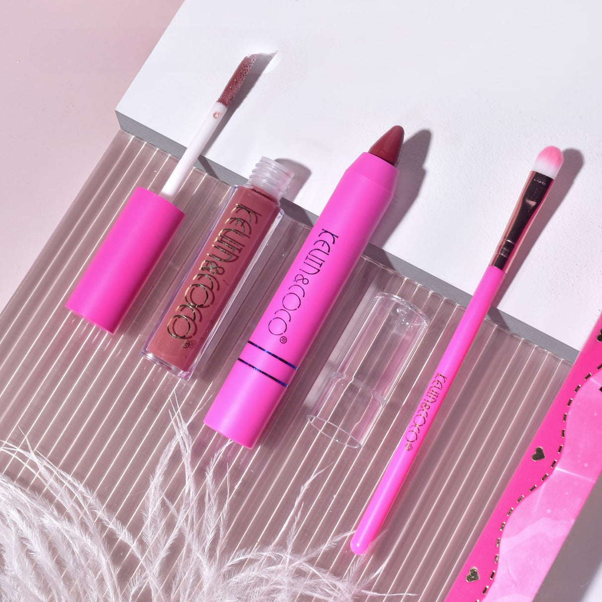 Set 4 Produse de Machiaj, KEVIN &amp; COCO, Pink Loving-heart Leopard Girl, 18 culori, 20.5 x 18.2 x 2.2 cm