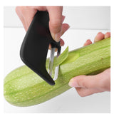 Set 6 in 1 mini ustensile bucatarie Vivimall, taietor pizza, cutit, curatator, razatoare, desfacator, presa usturoi, manere din ABS, lame ascutite din otel inoxidabil, 7.1 x 12.9 x 4.8 cm,  negru - vivimall.ro