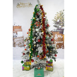 Set brad artificial de Craciun si elemente decorative, nins, decorat cu conuri pin, pentru interior/exterior, inaltime 210 cm, diametru 131 cm, 630 ramuri, Flippy, alb/verde, suport metalic inclus - vivimall.ro