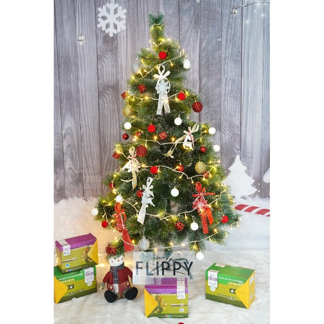 Set brad artificial de Craciun si elemente decorative tip pin inzapezit tip 2, inaltime 150 cm, diametru 85 cm, 160 ramuri cu ace 3D 12 cm, Vivimall, verde cu varfuri, ninse, suport metalic inclus - vivimall.ro