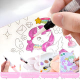 Detaliu foi carton 200 gsm din cartea de colorat Flippy Unicorn, textura alba si gri