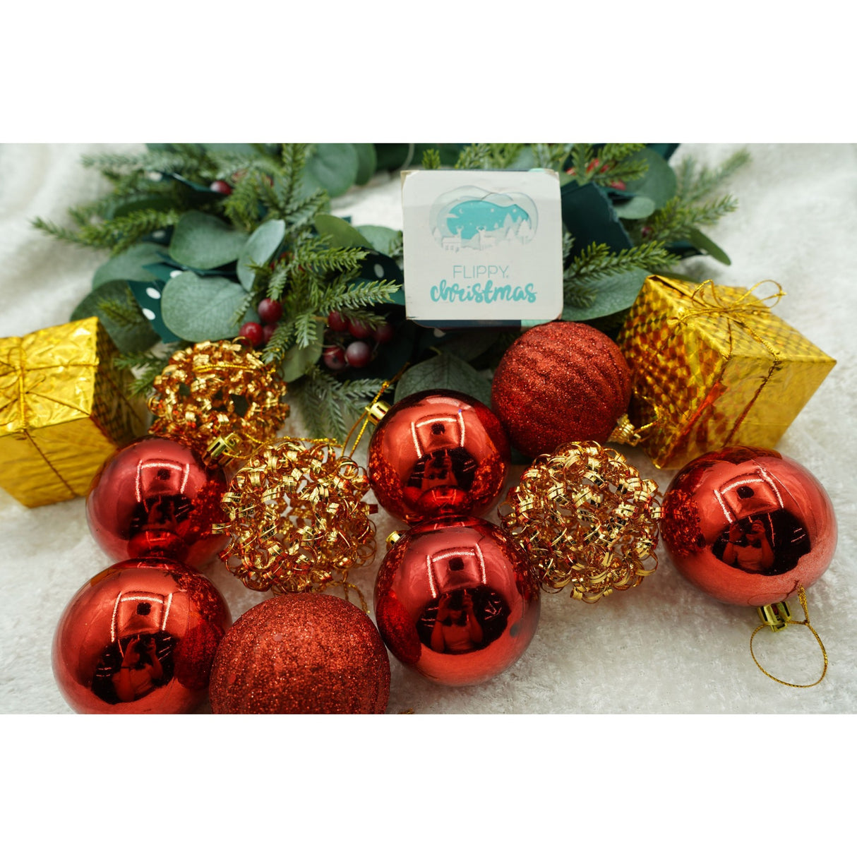 Set de 20 ornamente de brad, Vivimall, de tip Glob, Rosu/ Auriu, din polistiren, cu finisaj sclipitor , cutie  6  cm adancime x 29  cm lungime x 24  cm inaltime - vivimall.ro