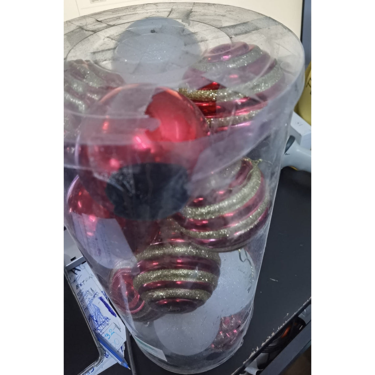 Set De 24 Ornamente De Brad, De Tip Glob, / Rosu, Cu Ã¸ De 7 Cm, Din Plastic, Cu Finisaj Sclipitor , Cutie 16 Cm Lungime X 36 Cm Inaltime X 16 Cm Adancime, Resigilat - vivimall.ro