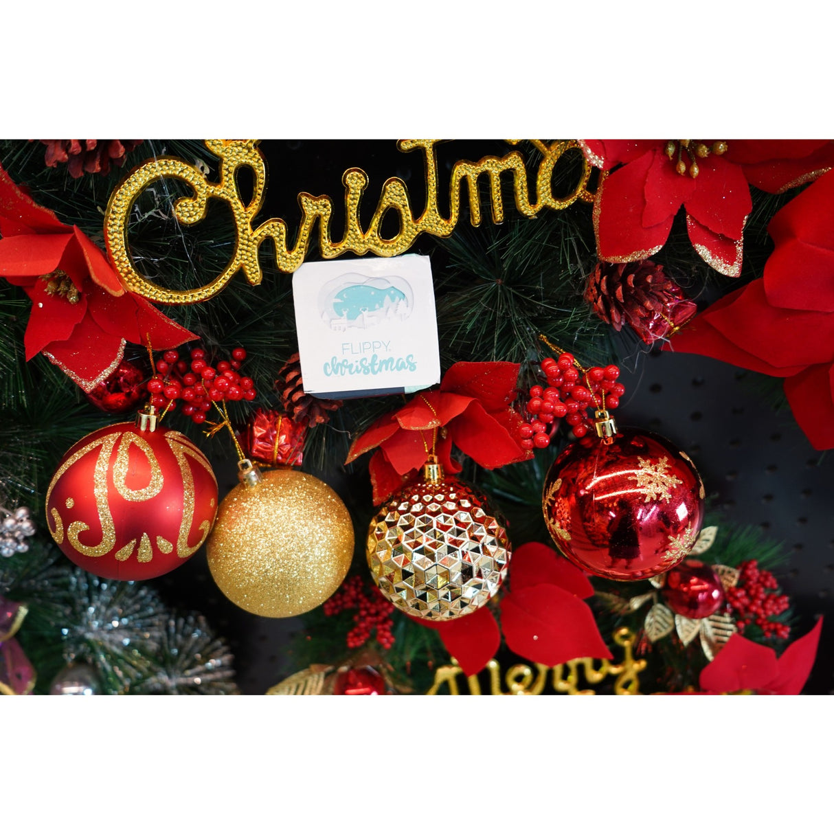 Set de 24 ornamente de brad, Vivimall, de tip Glob, Rosu/ Auriu, cu ø de 8 cm, din plastic, cu finisaj sclipitor , cutie  19  cm lungime x 42  cm inaltime x 19  cm adancime - vivimall.ro