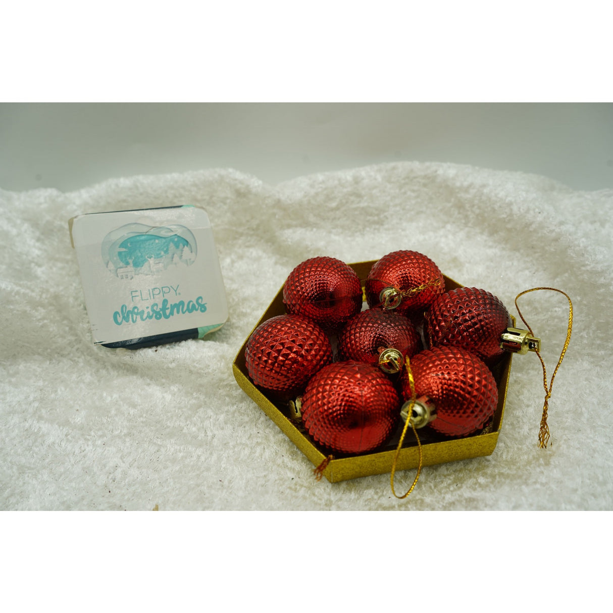 Set De 35 Ornamente De Brad, De Tip Glob, / Rosu, Din Polistiren, Cu Finisaj Sclipitor, Cutie 11 Cm Adancime X 19 Cm Inaltime X 11 Cm Lungime)