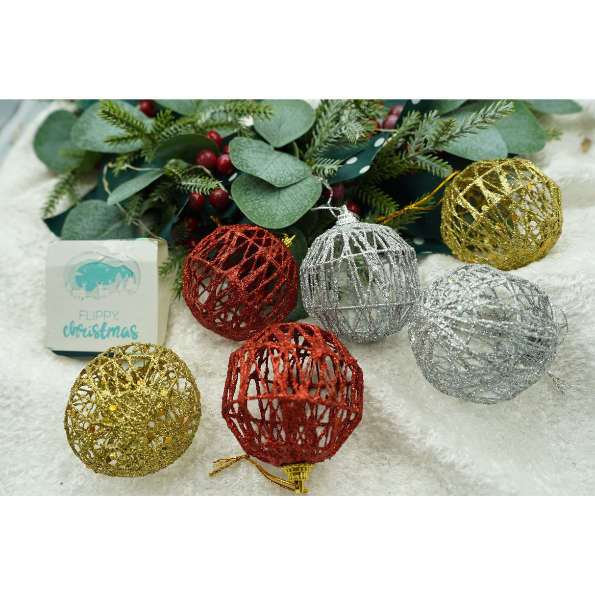 Set de 6 ornamente de brad, Vivimall, de tip Glob, Multicolor, cu ø de 6 cm, din metal, cu finisaj sclipitor , cutie  6  cm adancime x 34  cm lungime x 6  cm inaltime - vivimall.ro