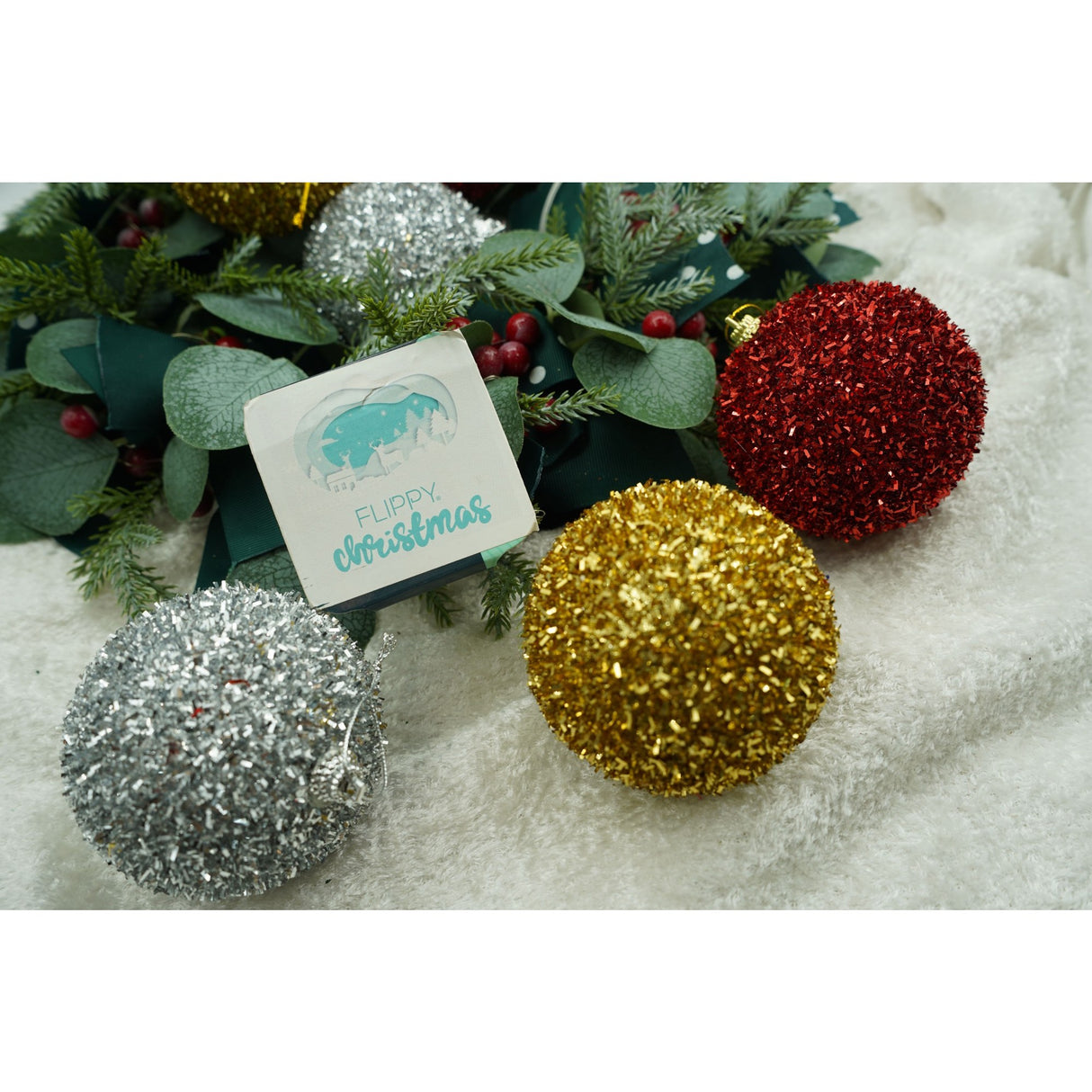 Set De 6 Ornamente De Brad, De Tip Glob, Cu Ã¸ De 8 Cm, Din Polistiren, Cu Finisaj Sclipitor, Cutie 16 Cm Inaltime X 24 Cm Lungime X 8 Cm Adancime