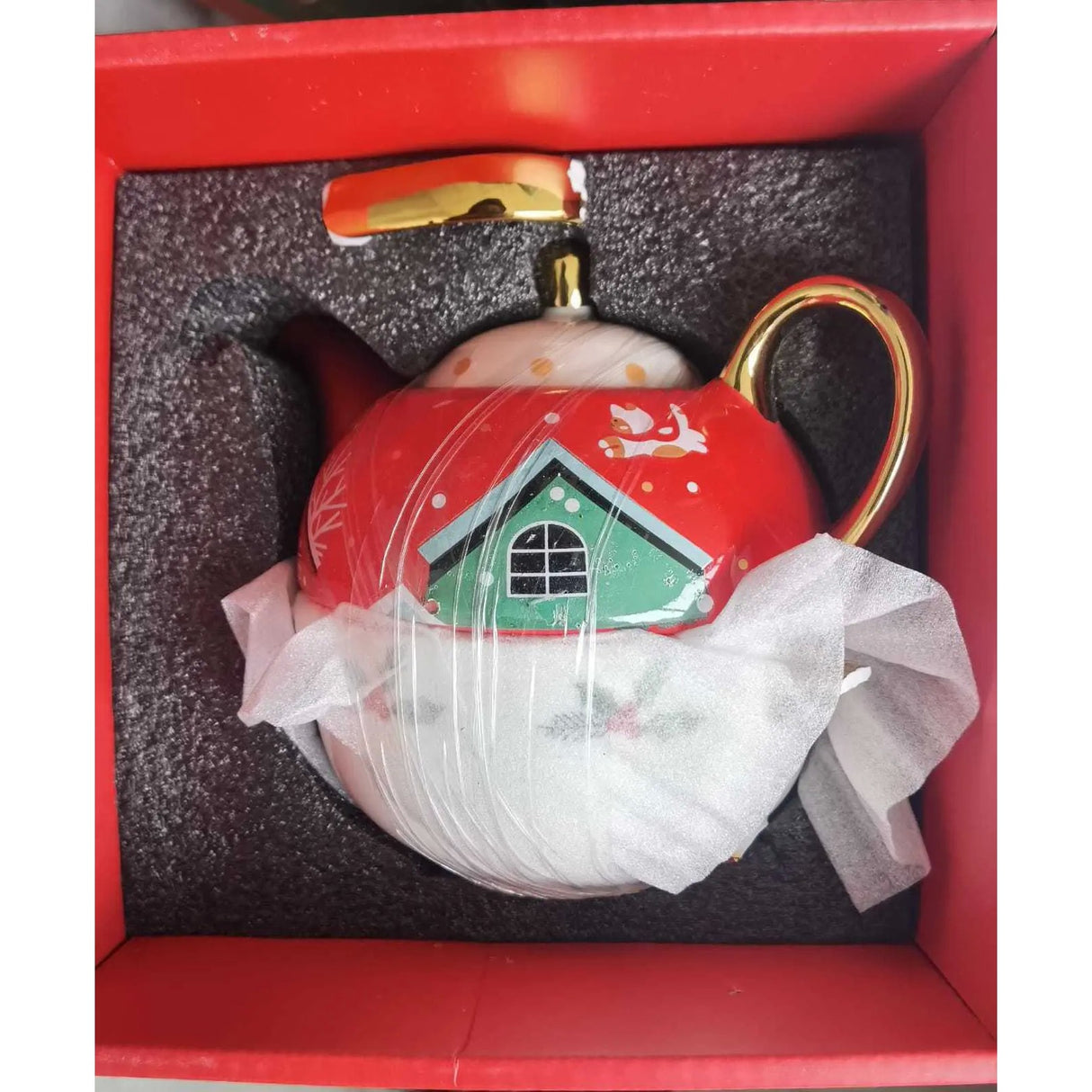 Set de Ceai, Vivimall, Tema Craciun, Ceainic 420 ml, Cana 310 ml, din Portelan, Model Happy Christmas, Rosu, Resigilat - vivimall.ro