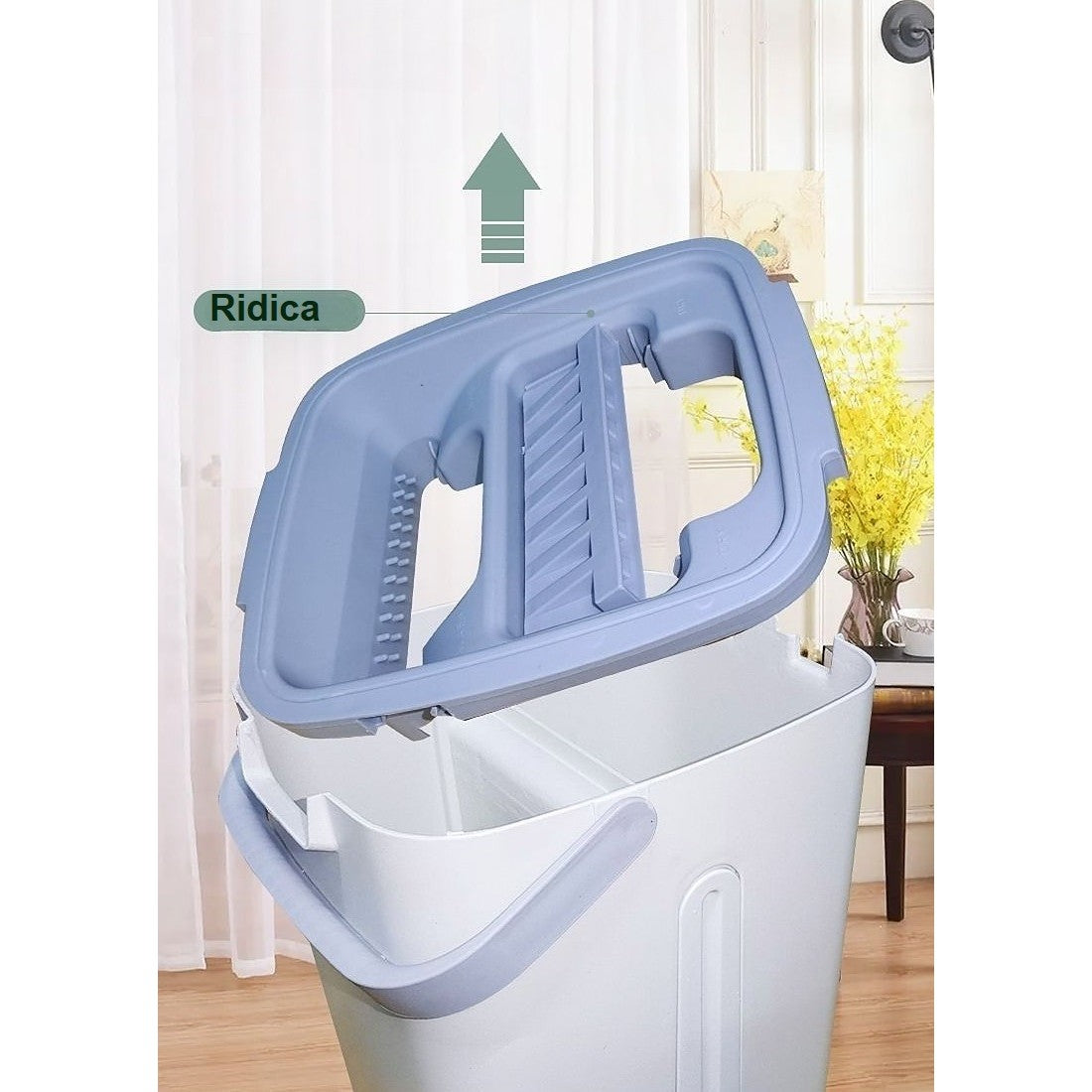 Set de Curatenie, Vivimall, Mop si Galeata, Capacitate 5.7 l, 4 Rezerve Microfibra Incluse, Plastic, Utilizare Umeda/Uscata, Stoarcere Fara Maini, Albastru/Alb - vivimall.ro