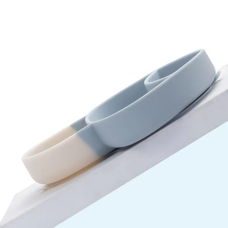 Set diversificare bebelusi Vivimall, din silicon, 18 x 19.5 cm, 1 farfurie compartimentata in formade ciuperca, lingurita si furculita, pai, perie pai, fara alergeni, ventuza fixare,  forma creativa,  albastru - vivimall.ro