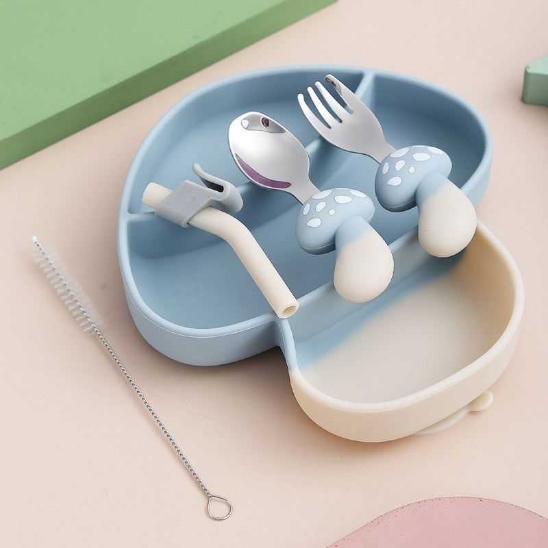 Set diversificare bebelusi Vivimall, din silicon, 18 x 19.5 cm, 1 farfurie compartimentata in formade ciuperca, lingurita si furculita, pai, perie pai, fara alergeni, ventuza fixare,  forma creativa,  albastru - vivimall.ro