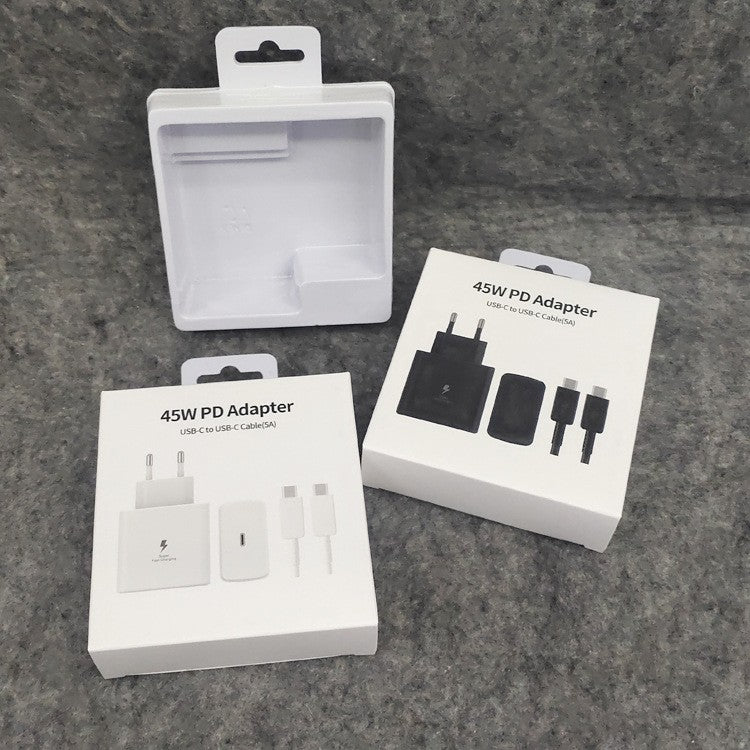 Cablu USB-C la USB-C 1 metru inclus în setul Fast Charge 45W, detaliu conector