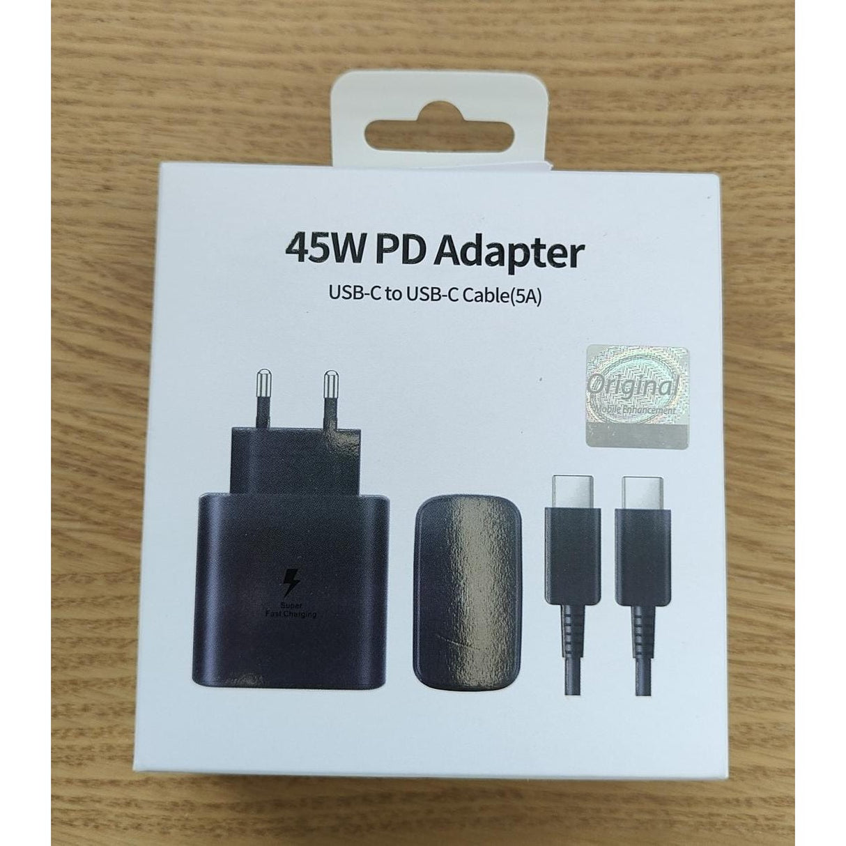 Adaptor Fast Charge 45W PD 3.0 negru, detaliu port USB Type-C și design compact