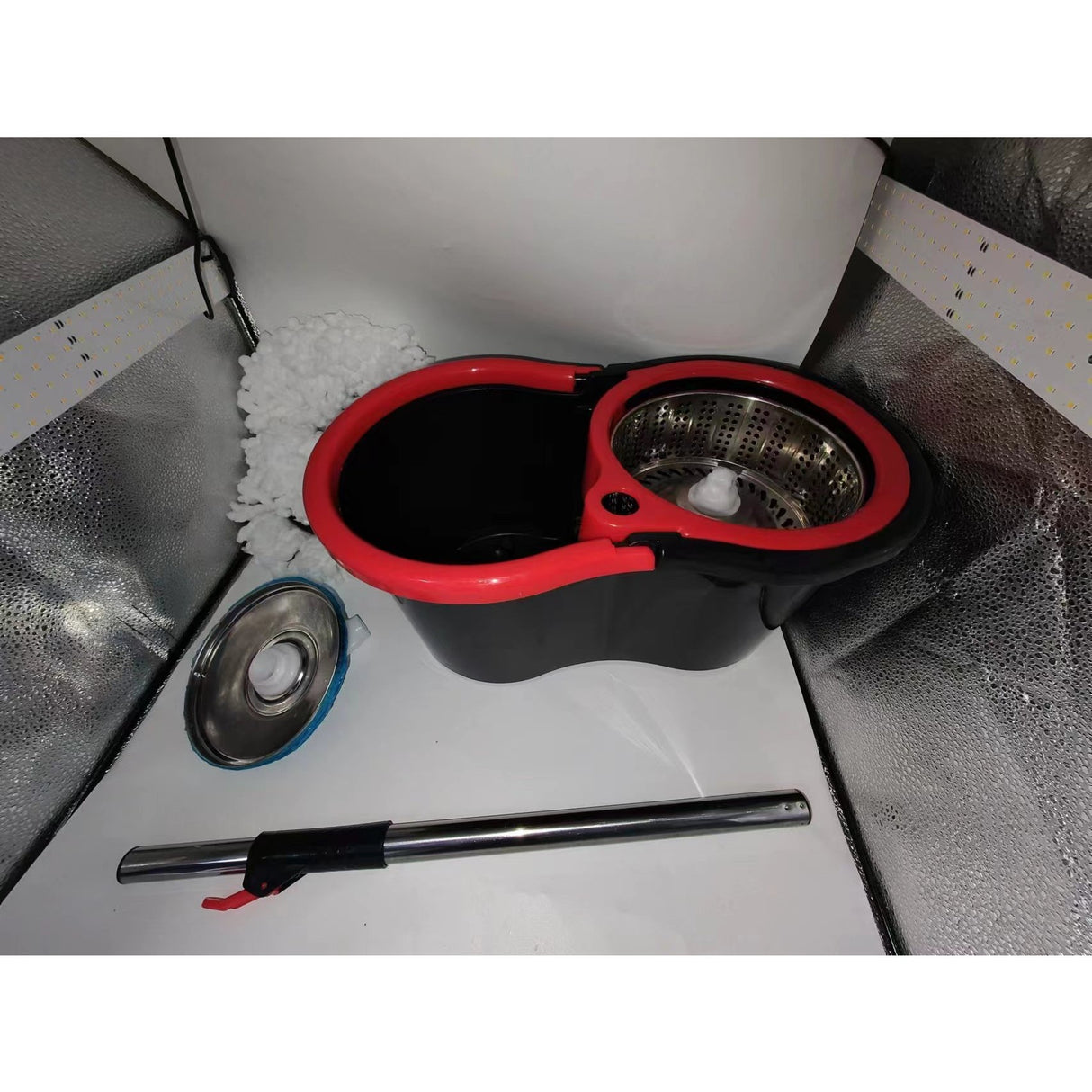 Set Mop Rotativ Cu Galeata Material Plastic Si Microfibra, Rezistent, Cu Dop Scurgere, Vas Detasabil, Pentru Interior, Capacitate 8 L, /Rosu, Resigilat - vivimall.ro