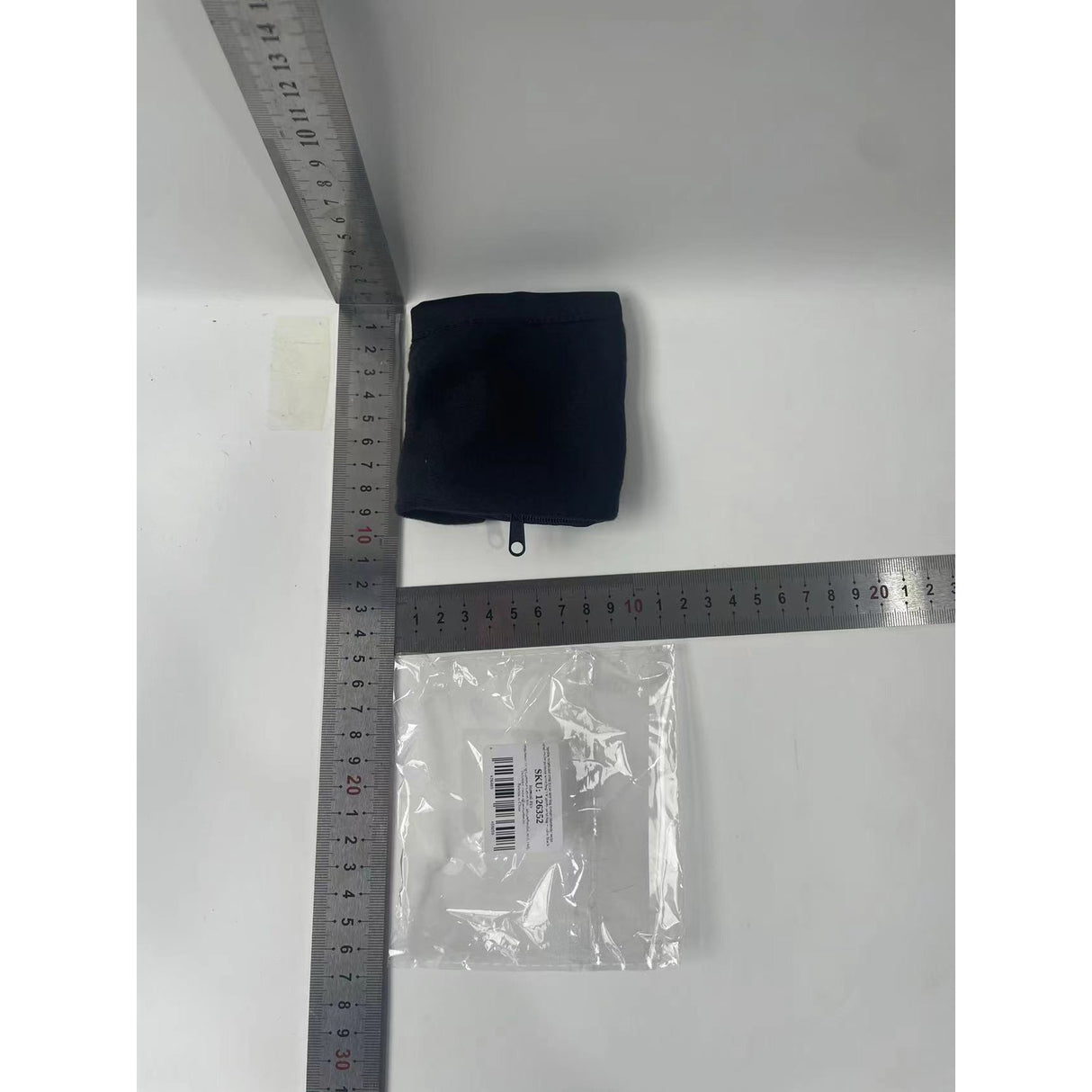 Banderola pentru Încheietura Mainii, Vivimall, Suport Carduri si Chei, Multifunctional, cu Fermoar, Impermeabil, Confortabil, Negru - vivimall.ro