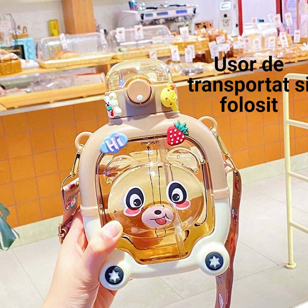 Sticla cu pai pentru copii, Vivimall, model ursulet, gradata, stickere aplicate, curea reglabila, din plastic rezistent la cadere, 1l, Maro, 20 x 13 cm - vivimall.ro