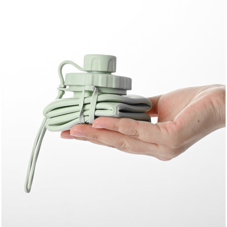 Sticla de apa pliabila Vivimall, din silicon,reutilizabila, rezistenta la temepreturi ridiate, usor de depozitat si carat, 22 x 7.8 cm, 600 ml, verde - vivimall.ro