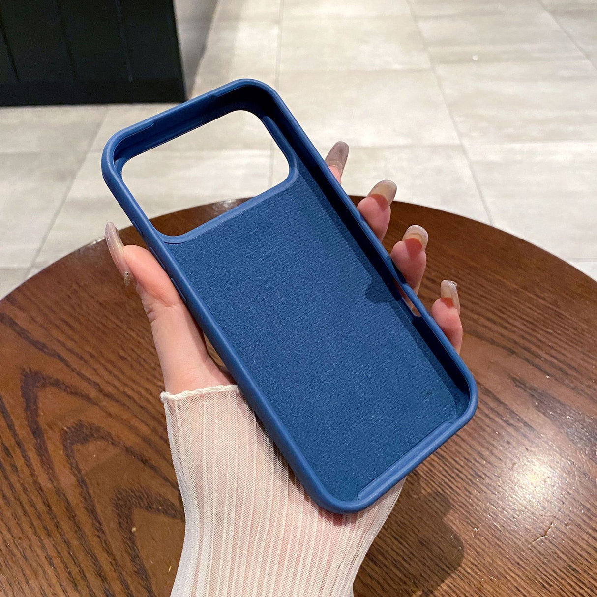 Husa din Silicon pentru iPhone 17, Flippy, cu Ventuze, Rezistenta la Socuri, Gri