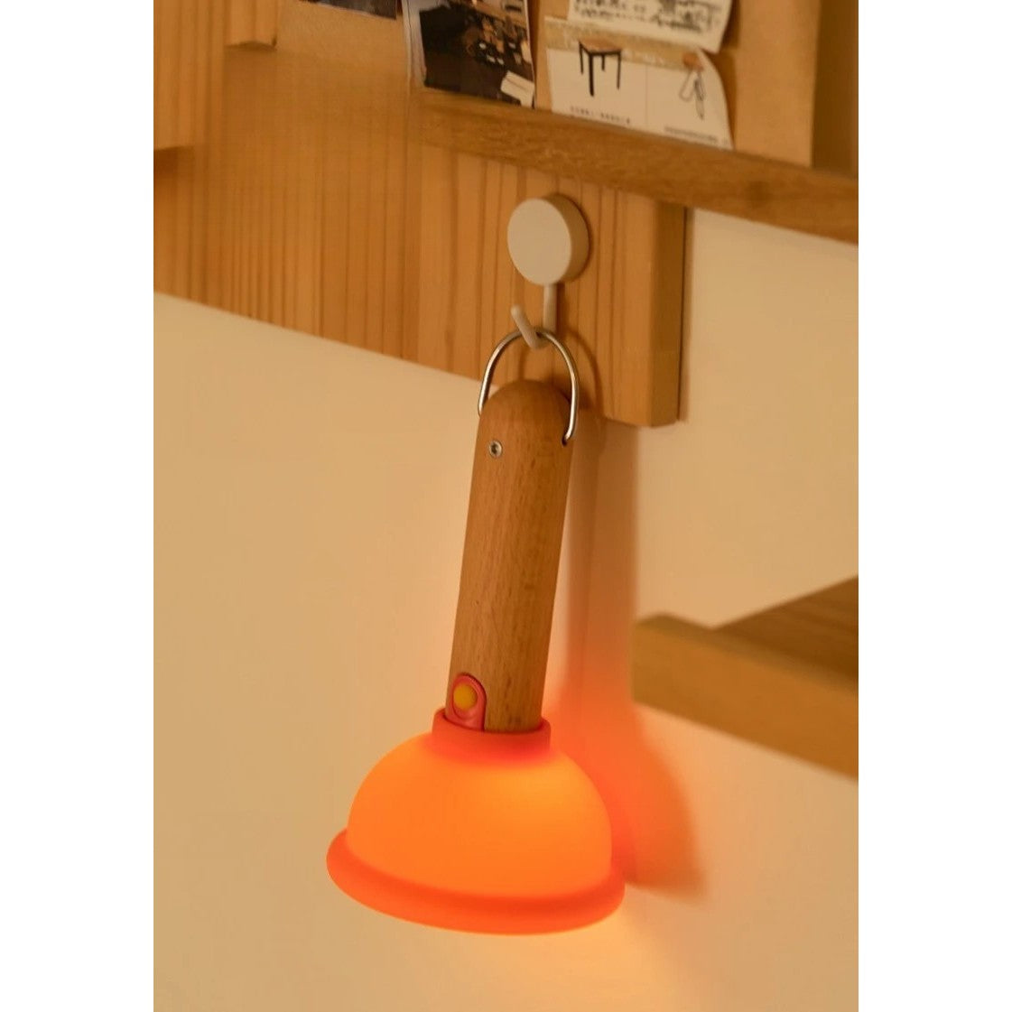Lampa Nocturna, Vivimall, Model Ventuza de Toaleta, Alimentare USB, din Lemn si Silicon, 16 x 9 cm, Portocaliu - vivimall.ro