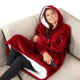 Patura cu Maneci, Gluga si Buzunar Frontal, Vivimall, Captusita, Plusata, Usoara si Calduroasa, Poliester, Marime Universala, Rosie - vivimall.ro