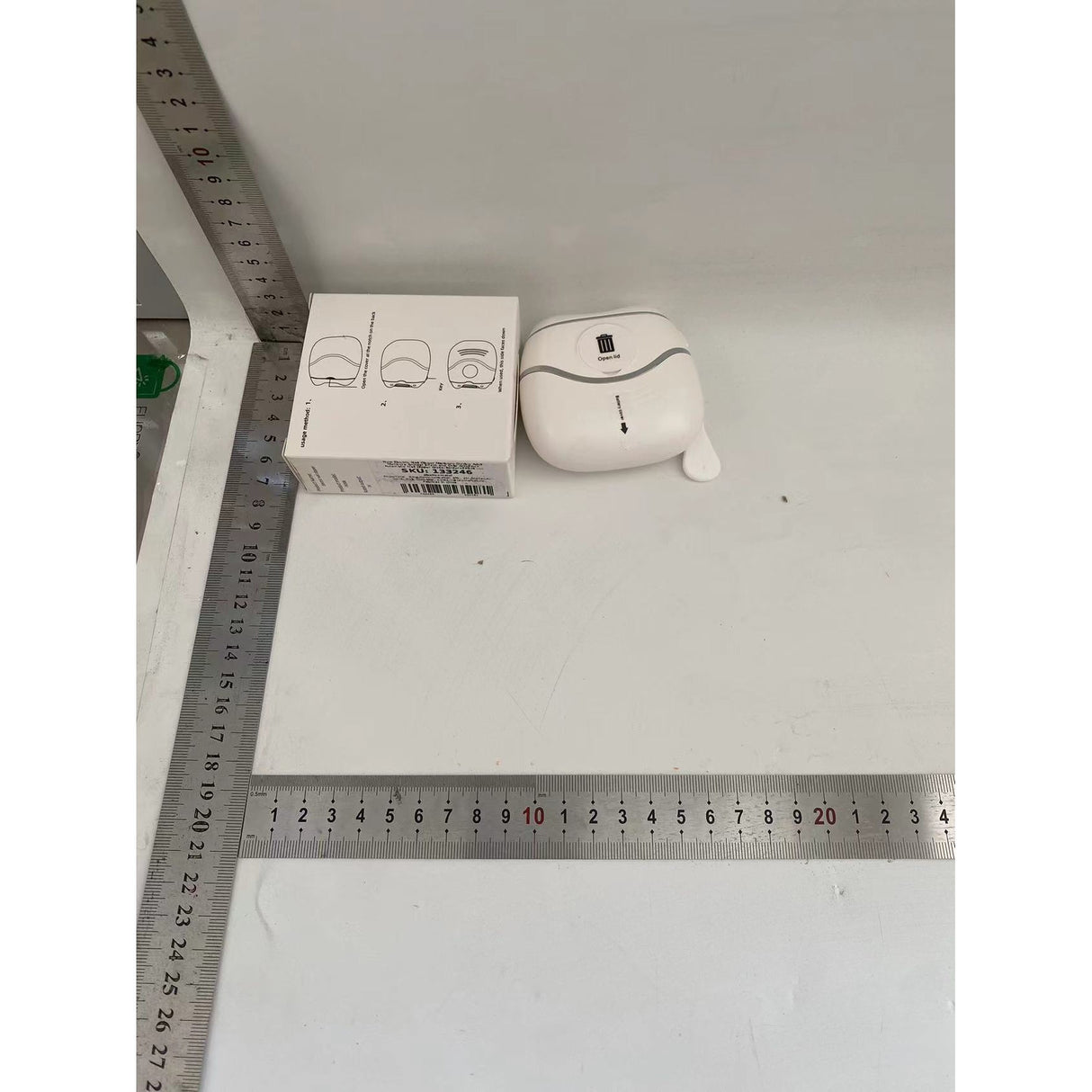 Unghiera Electrica, Vivimall, Aparat de Tuns Unghiile pentru Copii si Adulti, Portabila cu 2 Baterii AA, Zgomot redus 50 db, 7.4 x 7.3 x 3 cm, Alba - vivimall.ro