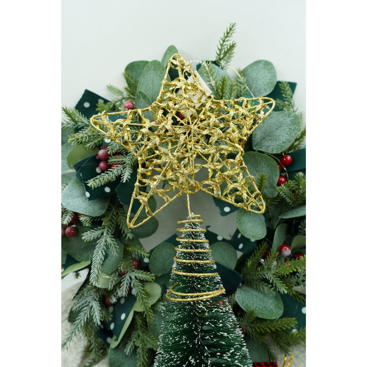 Varf decorativ de brad, Auriu, in forma de Stea, design cu paiete, din Plastic/Metal, 18 cm x 23 cm, Interior/Exterior, Vivimall - vivimall.ro