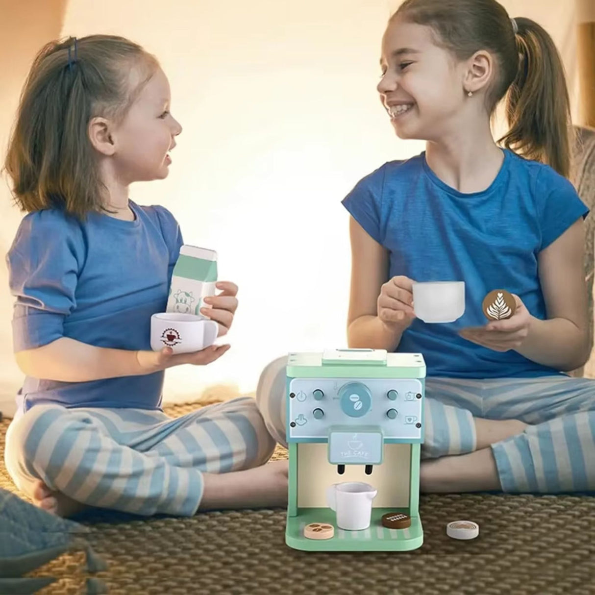 Jucarie Educativa Montessori din Lemn, Flippy, Aparat de Cafea Interactiv cu Capsule si  7 Accesorii Incluse, Dezvolta Motricitatea si Imaginatia, 3 ani+, Multicolor - vivimall.ro