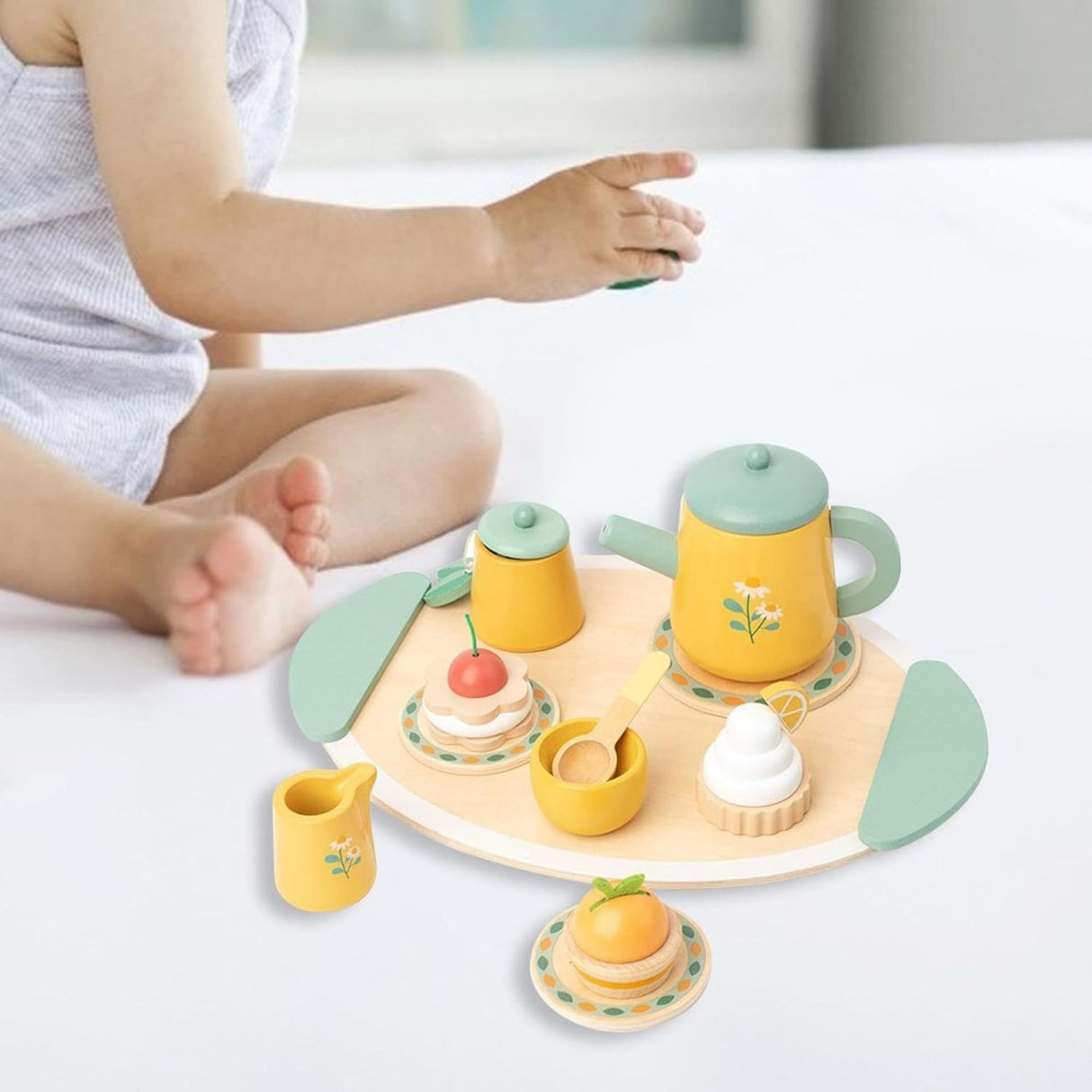 Cutie și conținut complet set jucărie Montessori Flippy Royal Tea cu Margarete, vedere de sus