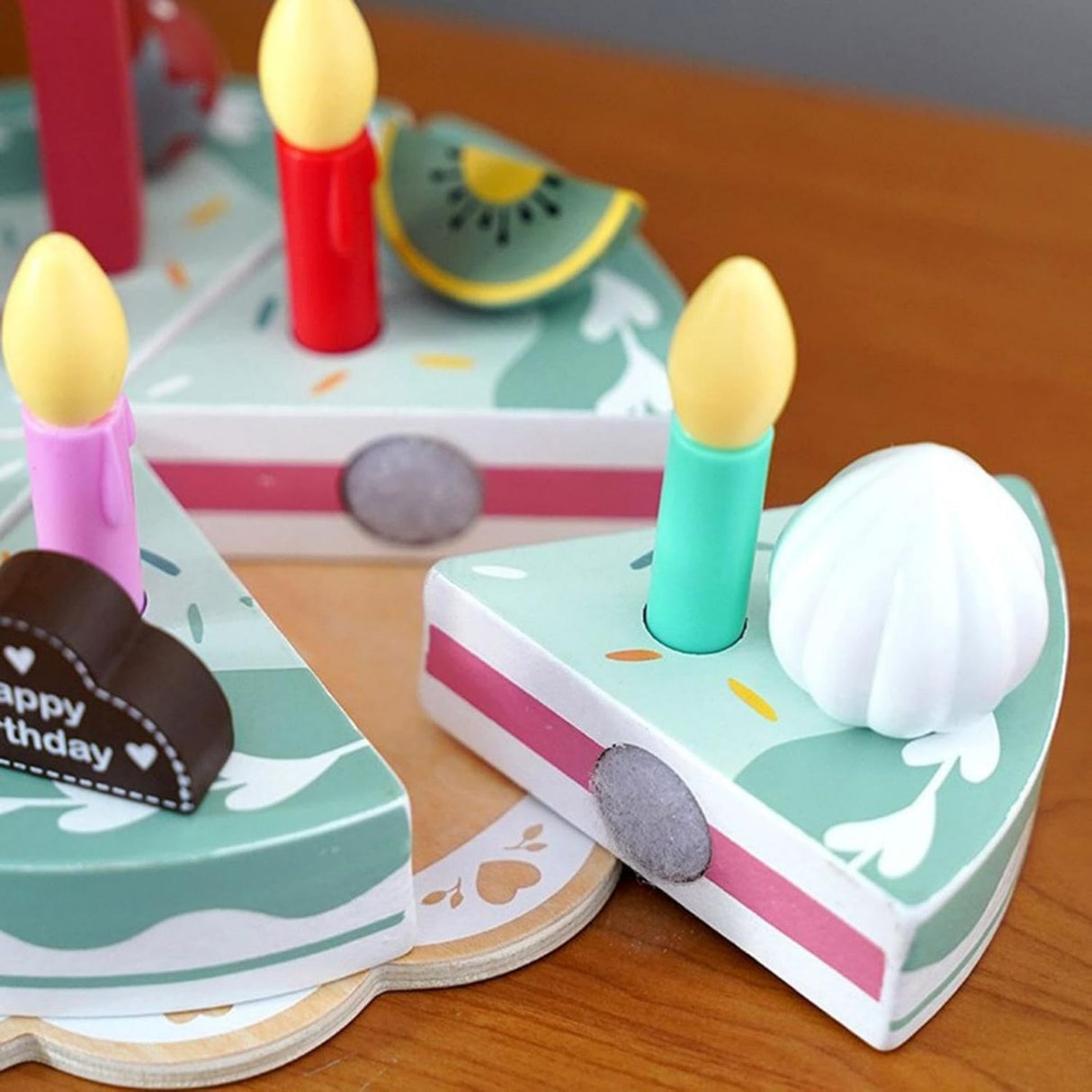 Jucarie Educativa Montessori din Lemn, Flippy, Set de Joaca Interactiv, Model Tort Aniversar Interactiv cu Velcro, Include Cifre 1-5 si Accesorii de Taiere, Dezvolta Motricitatea si Imaginatia, 3ani+, Multicolor - vivimall.ro